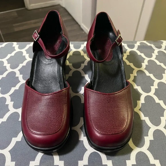 Moving Sale! Genuine Leather! Adorable 🥰 Burgundy Mary Jane Style Dansko Shoes - Picture 3 of 5